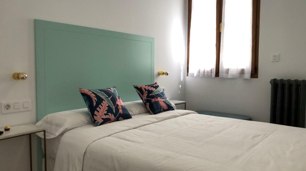 Suites Casa Luben León Εξωτερικό φωτογραφία